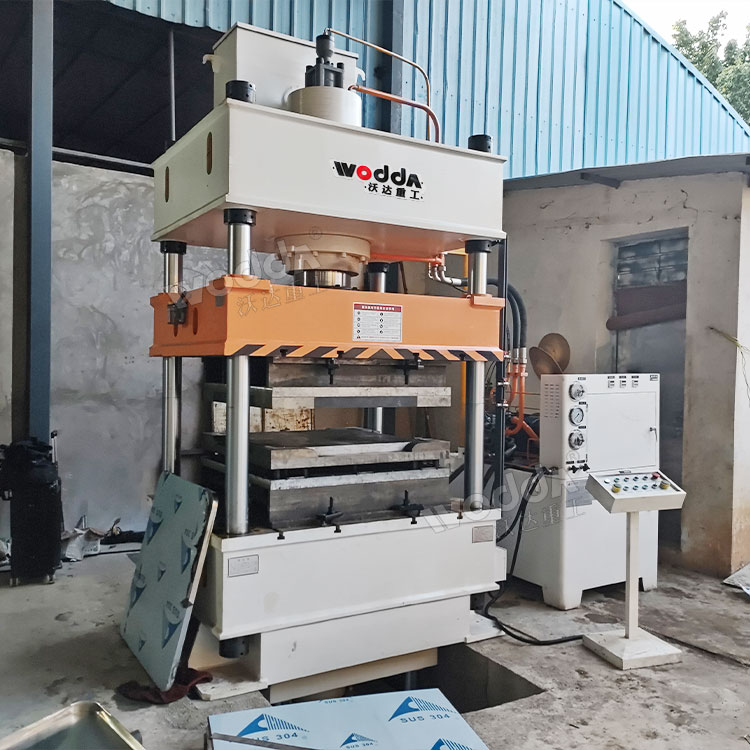 250吨四柱液压机 250吨四柱液压机