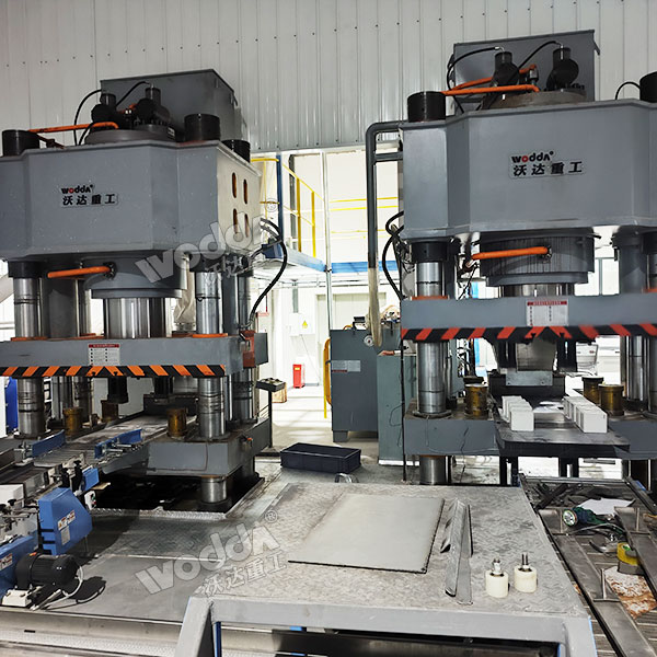 800吨全自动盐砖机 800吨全自动盐砖机