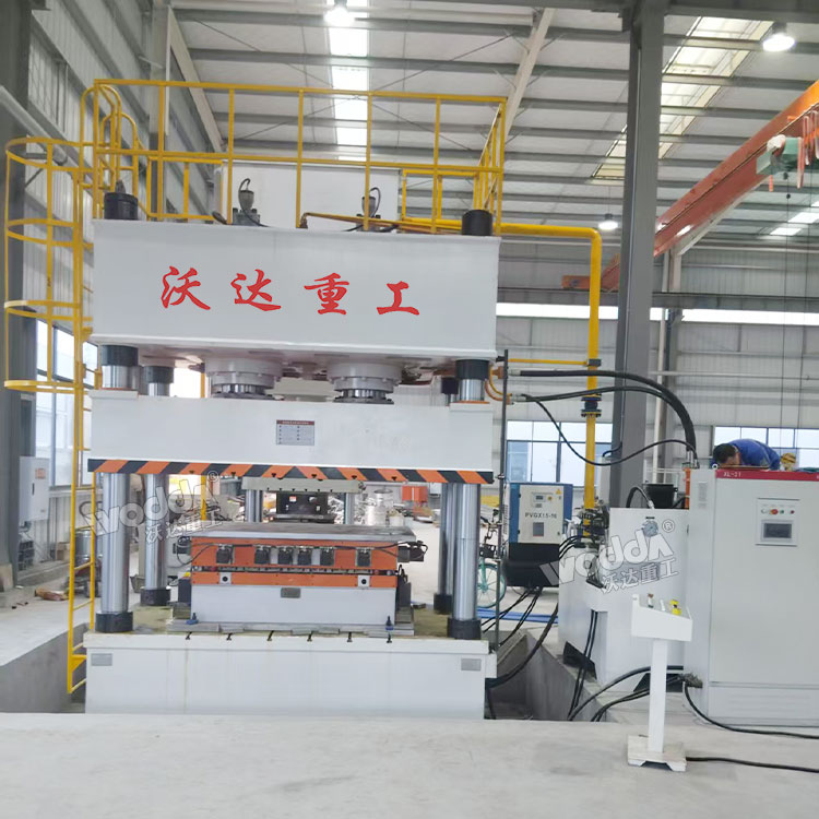 630吨四柱液压机 630吨四柱液压机