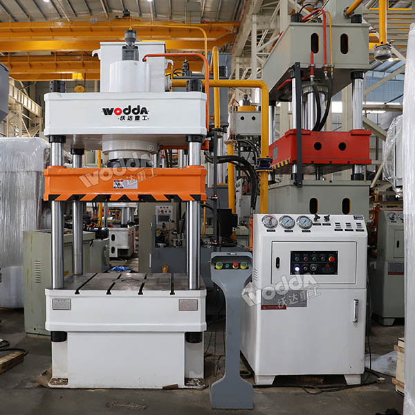 200吨四柱液压机 200吨四柱液压机