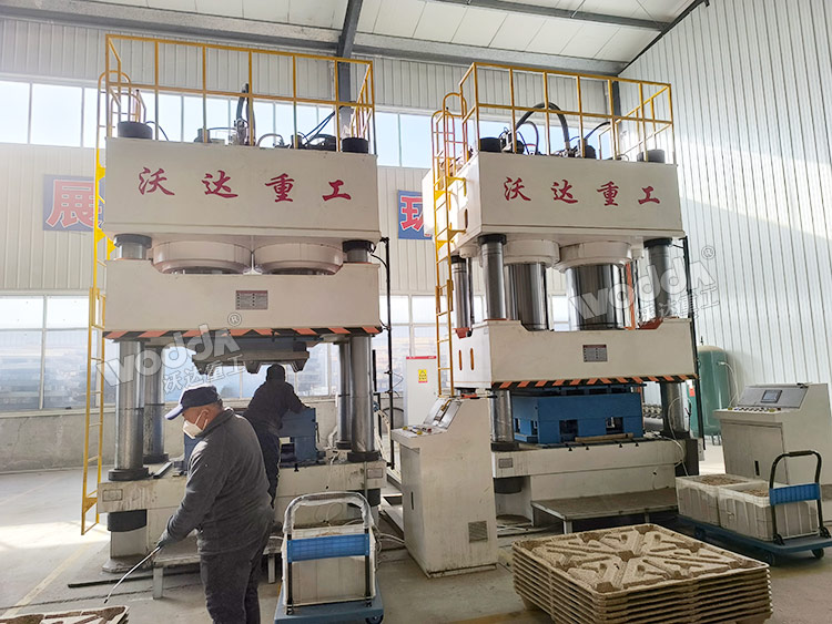 1600吨木屑托盘液压机现场 1600吨木屑托盘液压机现场