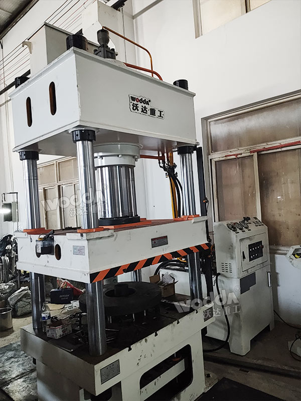 200吨四柱液压机 200吨四柱液压机