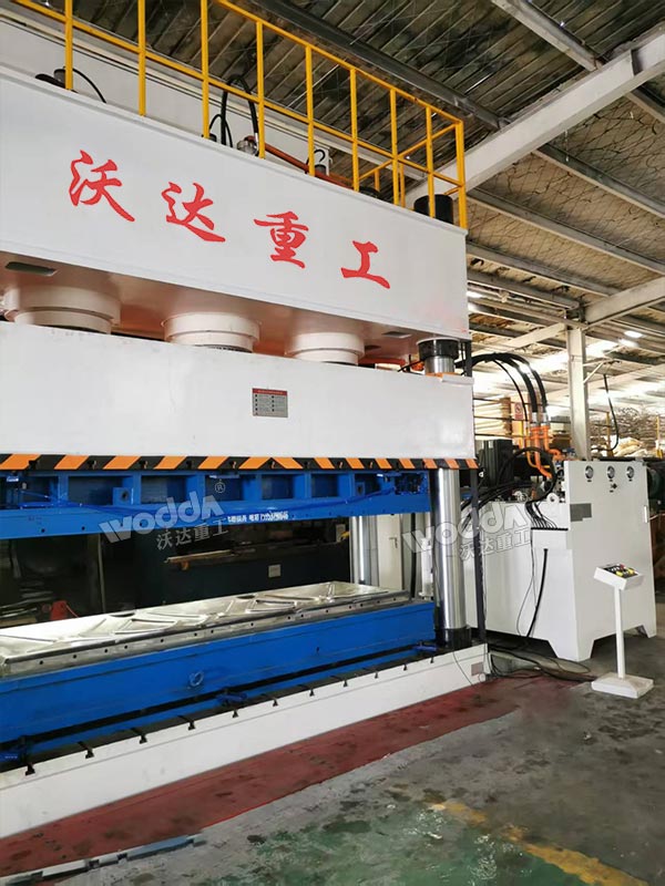 1250吨四柱液压机 1250吨四柱液压机