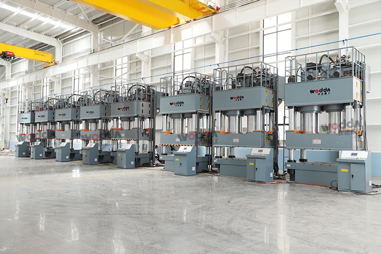 木屑托盘液压机现场调试 木屑托盘液压机现场调试