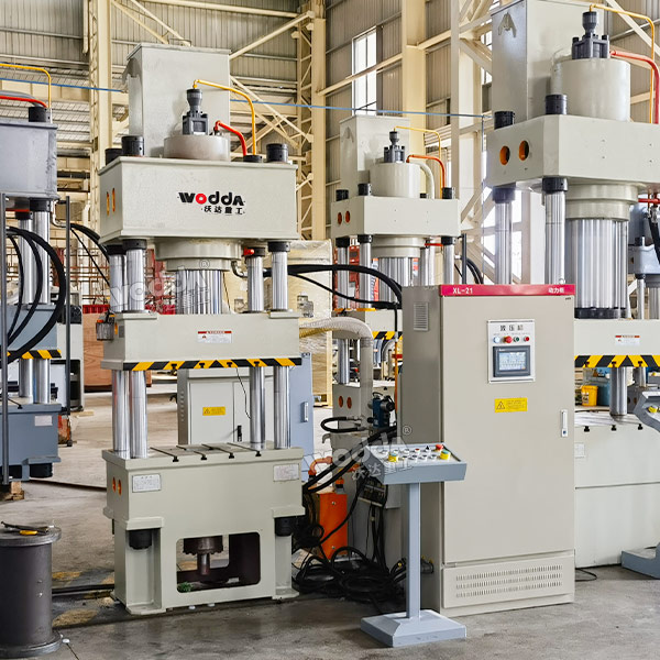 150吨四柱液压机 150吨四柱液压机