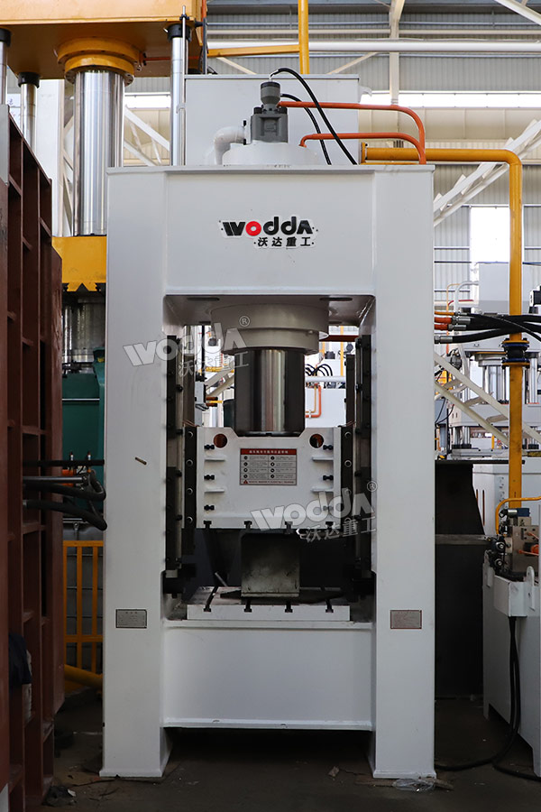 315吨框架式液压机 315吨框架式液压机