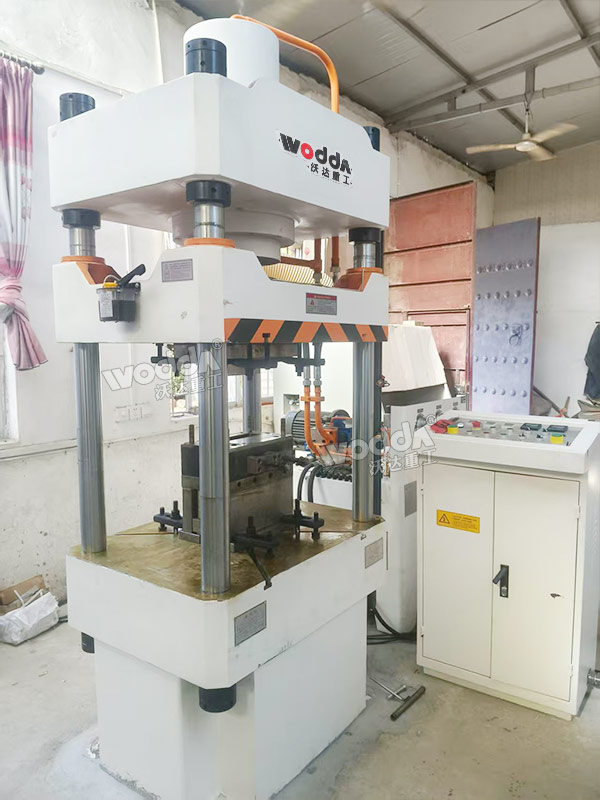 160吨四柱液压机 160吨四柱液压机