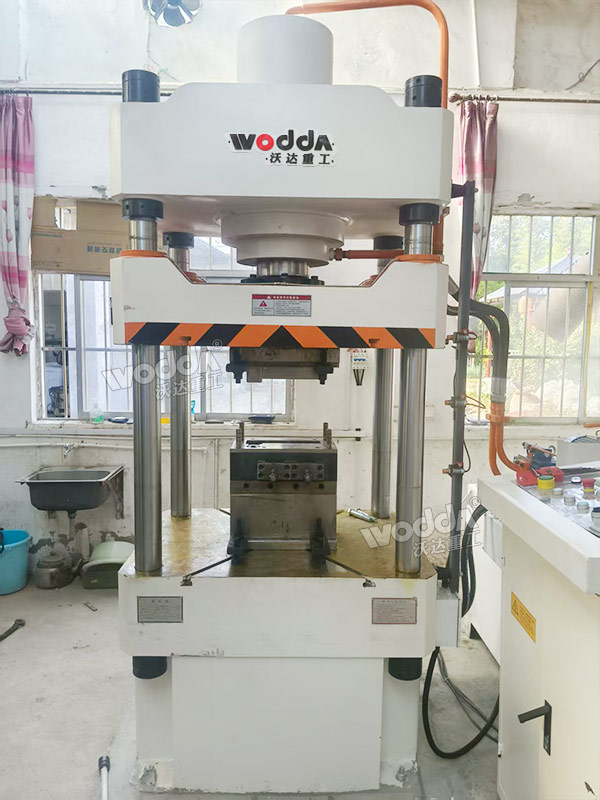 160吨铁路高温绝缘配件模压液压机 160吨铁路高温绝缘配件模压液压机