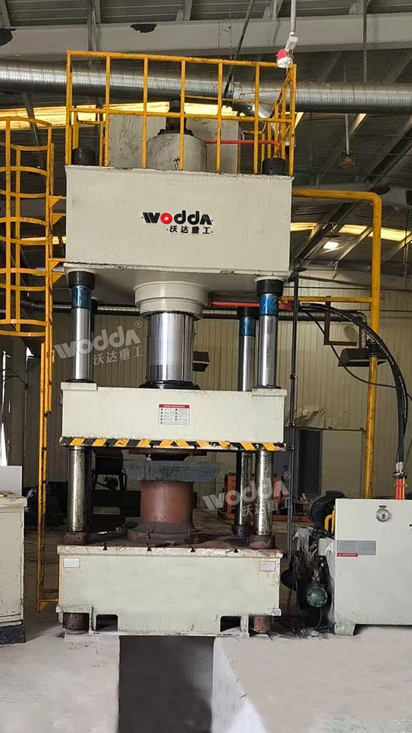 500吨活性炭成型液压机 500吨活性炭成型液压机