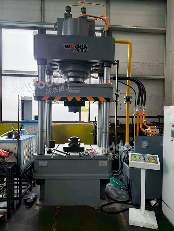 315吨热锻法兰液压机 315吨热锻法兰液压机