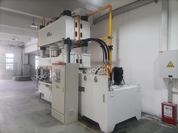 800吨液压机现场 800吨液压机现场