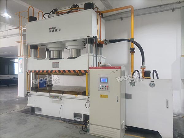 800吨伺服四柱液压机 800吨伺服四柱液压机