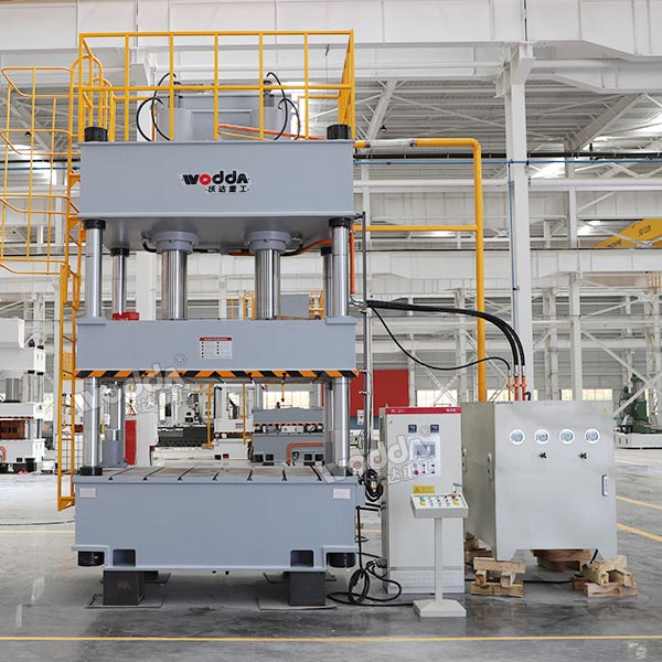 315吨四柱液压机.jpg 315吨四柱液压机.jpg