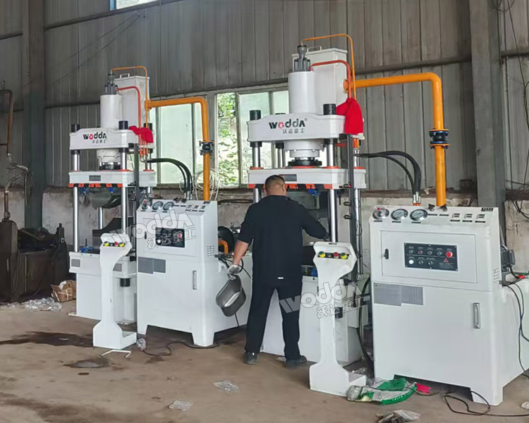 100吨不锈钢盆拉伸液压机现场 100吨不锈钢盆拉伸液压机现场