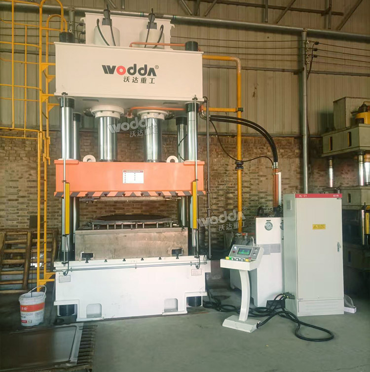 400吨汽车配件成型液压机试机现场 400吨汽车配件成型液压机试机现场