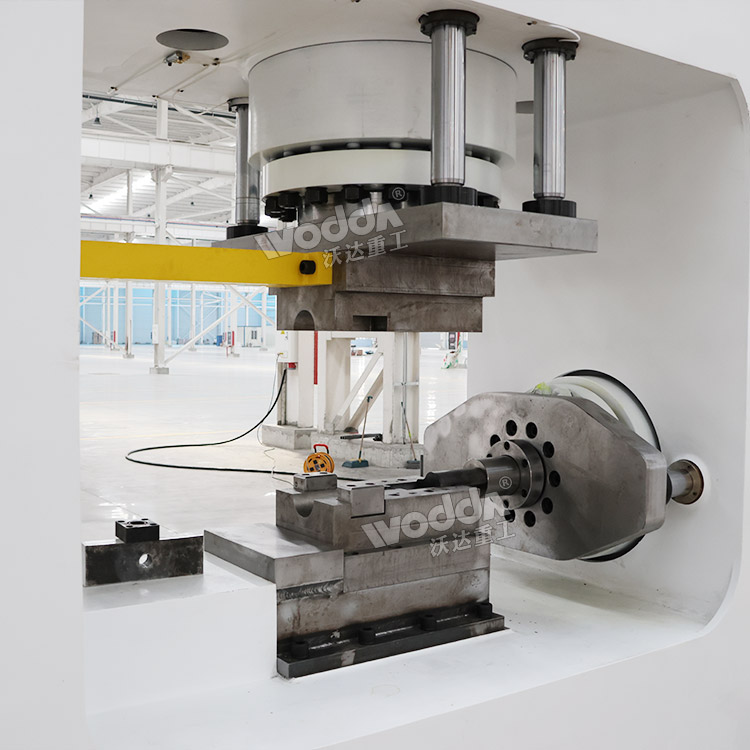 汽车凸轮轴锻造液压机细节 汽车凸轮轴锻造液压机细节