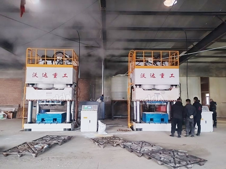 木屑托盘液压机客户现场 木屑托盘液压机客户现场