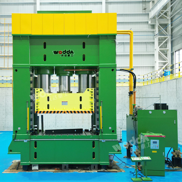 液压机.jpg 液压机.jpg