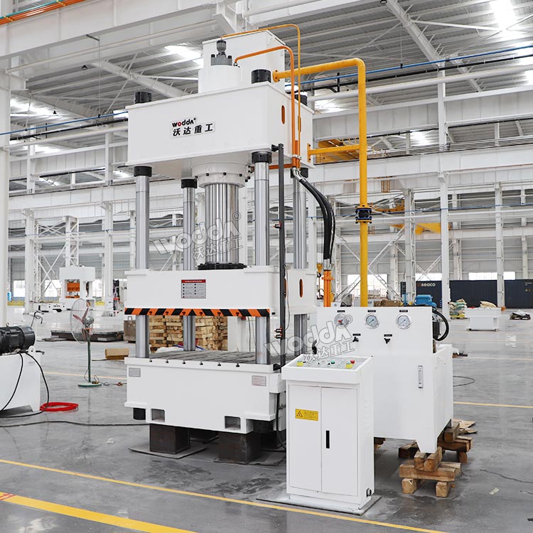 315吨四柱液压机.jpg 315吨四柱液压机.jpg