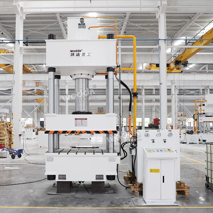 315吨四柱液压机.jpg 315吨四柱液压机.jpg