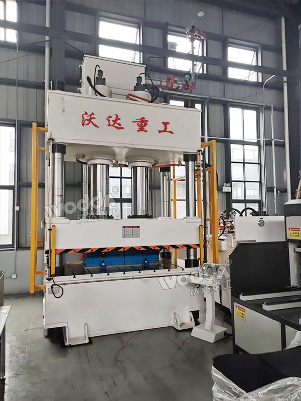 500吨汽车空气滤清器外壳成型液压机.jpg 500吨汽车空气滤清器外壳成型液压机.jpg