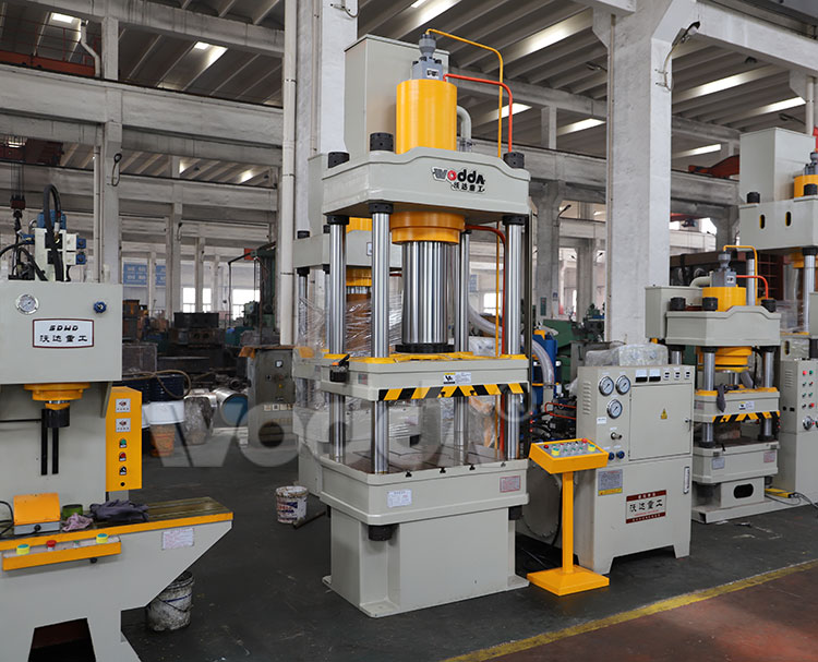 200吨四柱三梁液压机 200吨四柱三梁液压机