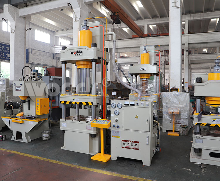 200吨四柱三梁液压机 200吨四柱三梁液压机