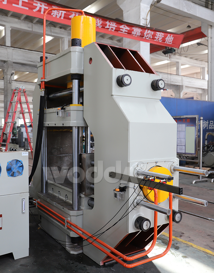 200吨多向液压机 200吨多向液压机