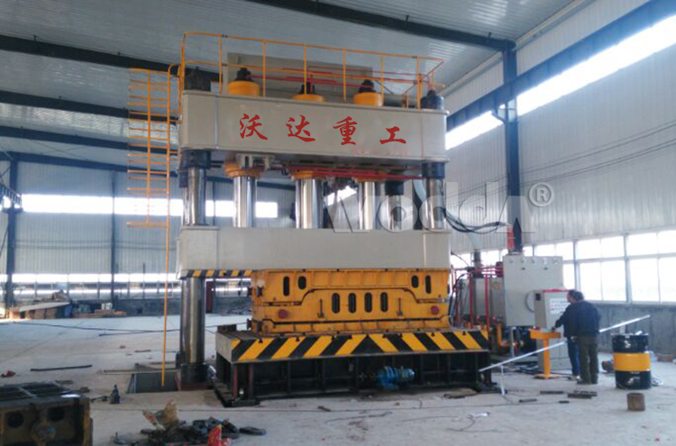 2000吨四柱液压机 2000吨四柱液压机