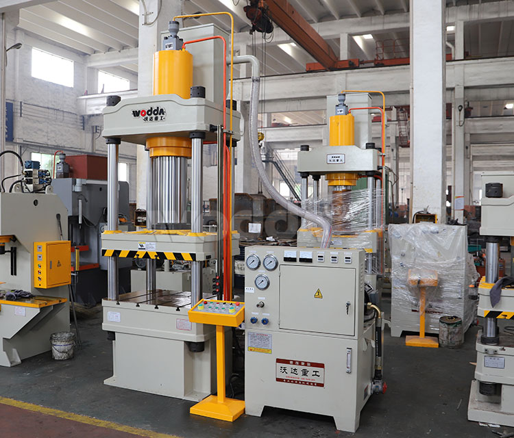 200T四柱三梁液压机 200T四柱三梁液压机