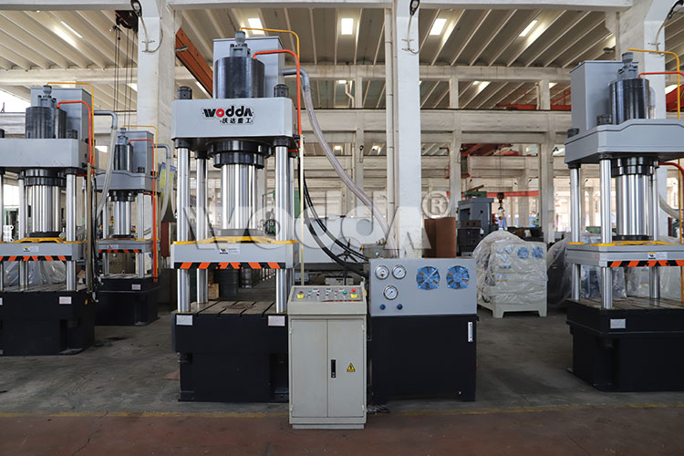 200吨三梁四柱液压机 200吨三梁四柱液压机