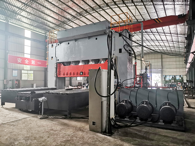 2000吨框架式液压机 2000吨框架式液压机