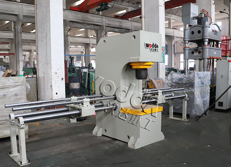 200吨单臂校直机 200吨单臂校直机