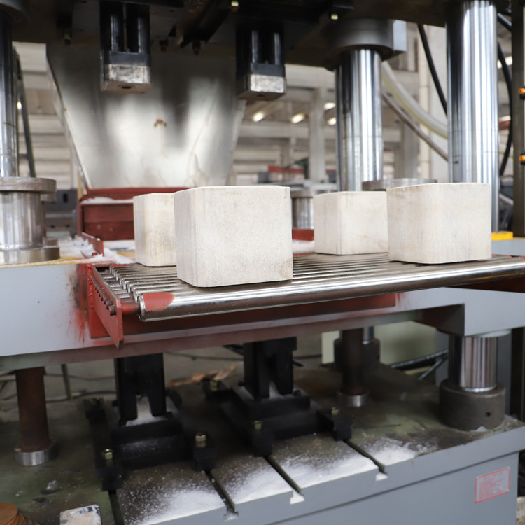 牛羊舔砖液压机多少钱一台 牛羊舔砖液压机多少钱一台