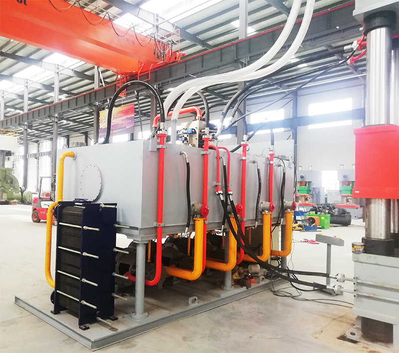 630吨热模锻液压机 630吨热模锻液压机