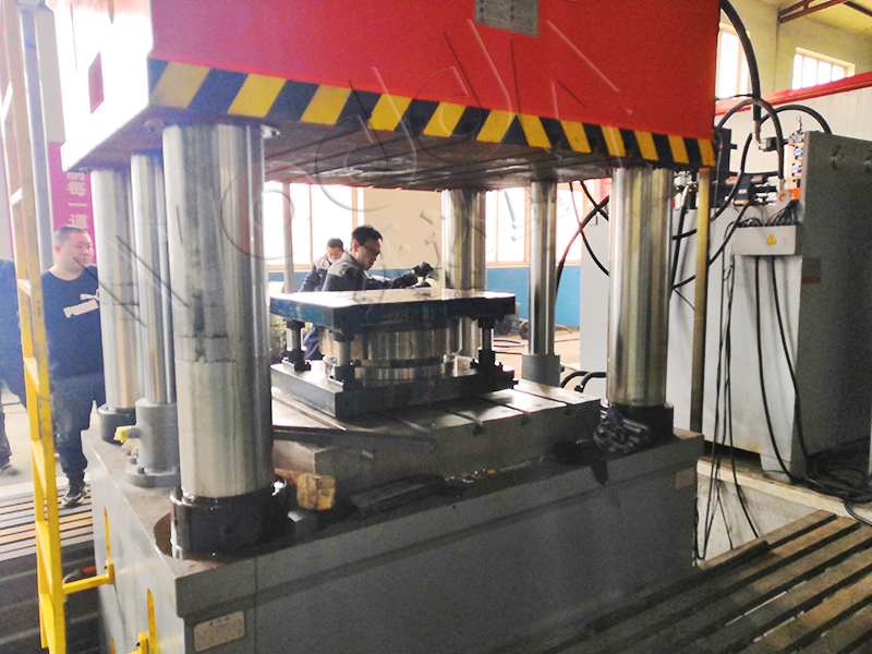 2000t液压机 2000t液压机