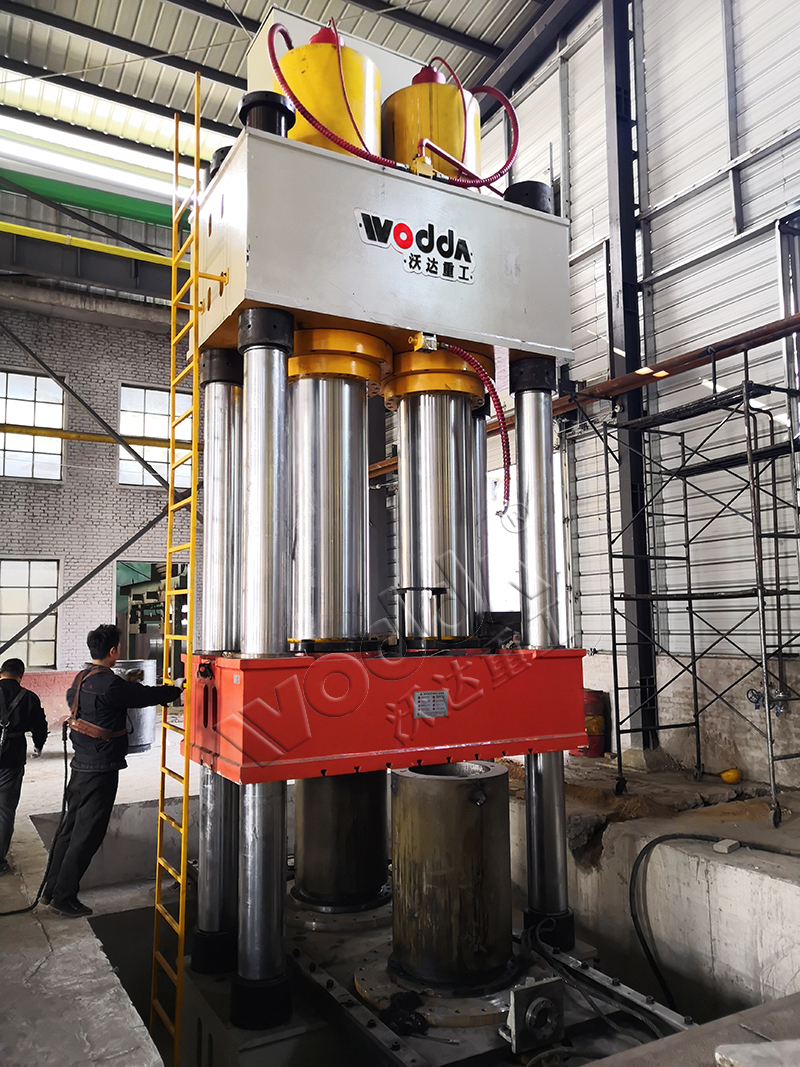 2000吨碳素石墨坩埚液压机 2000吨碳素石墨坩埚液压机