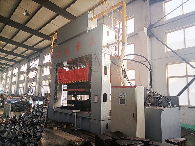 800吨框架式液压机 800吨框架式液压机